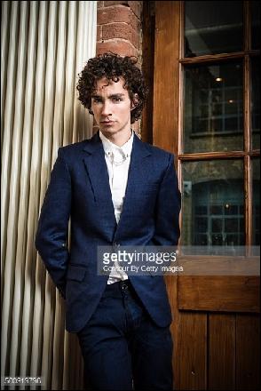 robert-sheehan009 (396x594, 60 kБ...)