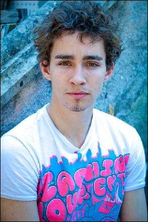 robert-sheehan073 (428x644, 67 kБ...)