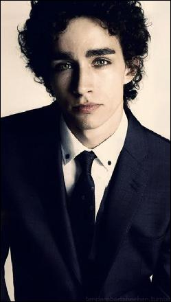 robert-sheehan087 (456x807, 49 kБ...)