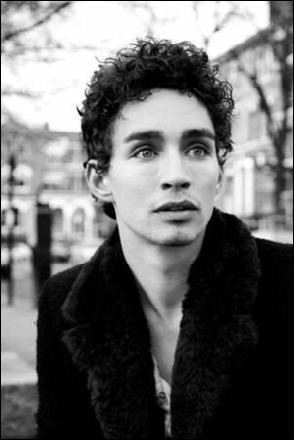 robert-sheehan099 (300x450, 24 kБ...)