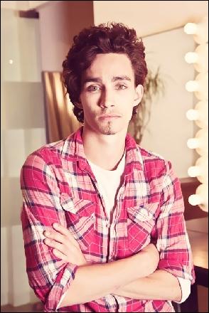 robert-sheehan105 (500x749, 83 kБ...)