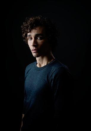 robert-sheehan109 (500x718, 25 kБ...)